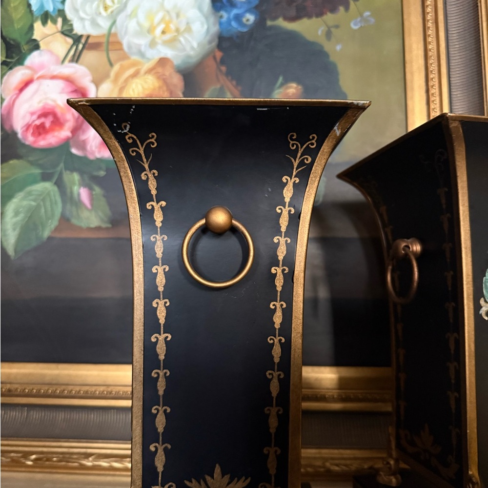 Elegant Black and Gold Vases - Picture 5 of 5